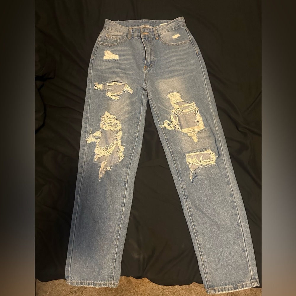 Women’s light wash jeans